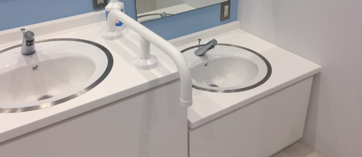 子ども用の高さの手洗い場も! はこだてキッズプラザ内トイレの手洗い場